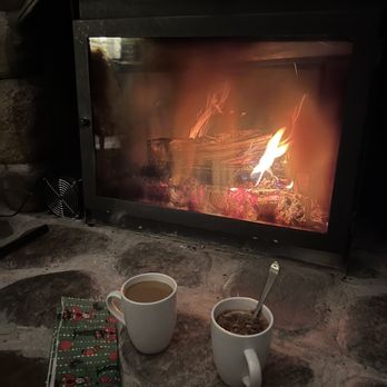 Le Pimbina - Complimentary coffee and tea in front of the fire - Bed & Breakfast Near Me - Mont-Tremblant, Quebec Le Pimbina - Complimentary coffee and tea in front of the fire - Bed & Breakfast Near Me - Mont-Tremblant, Quebec