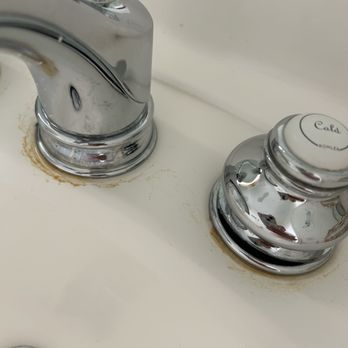 Derly's Cleaning Services - Bathroom vanity - Home Cleaning Near Me - West Palm Beach, Florida