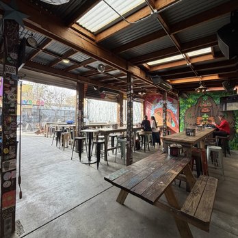 Beeryland - Great seating - Sandwiches Near Me - Oakland, California