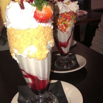 Mom's Kitchen & Bar - Bars Near Me - Astoria, New York