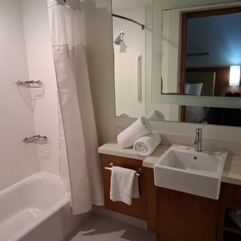 SpringHill Suites by Marriott Charleston Mount Pleasant - Clean bathroom but very low bathtub - Hotels Near Me - Mount Pleasant, South Carolina SpringHill Suites by Marriott Charleston Mount Pleasant - Clean bathroom but very low bathtub - Hotels Near Me - Mount Pleasant, South Carolina