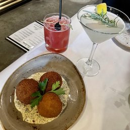 Artichoke croquettes & cocktails