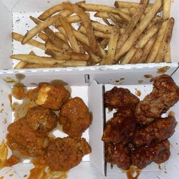 10 Boneless wings + Fries 10 Boneless wings + Fries