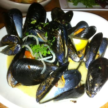 Le Papagayo - Garlic and white wine mussels - Breakfast & Brunch Near Me - Encinitas, California
