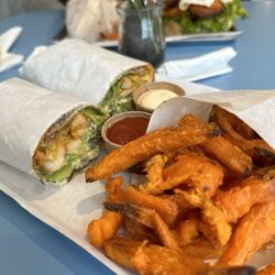 Avocado-Chicken Wrap Kalorien: 380 kcal Heißluft Heißluft frittierte Süßkartoffel-Pommes Kalorien: 231 kcal