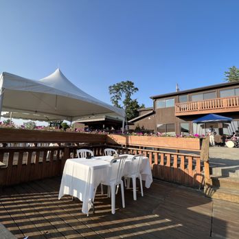 Hill Top Inn - Outside seating - New American Near Me - Elmira, New York Hill Top Inn - Outside seating - New American Near Me - Elmira, New York