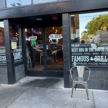 Pig & Brew - Front entrance with seating for waiting - Barbeque Near Me - Richmond, Virginia