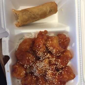 Yumm Bai - Plain white rice, some breaded chicken and a lonely, lonely egg roll, just under 10 bucks. - Food Trucks Near Me - Tyngsboro, Massachusetts Yumm Bai - Plain white rice, some breaded chicken and a lonely, lonely egg roll, just under 10 bucks. - Food Trucks Near Me - Tyngsboro, Massachusetts