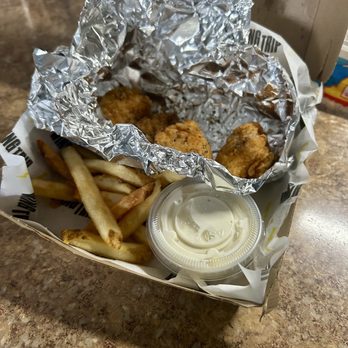 Wonder Deer Park - Boneless chicken and soggy garlic fries - Food Delivery Services Near Me - Deer Park, New York Wonder Deer Park - Boneless chicken and soggy garlic fries - Food Delivery Services Near Me - Deer Park, New York