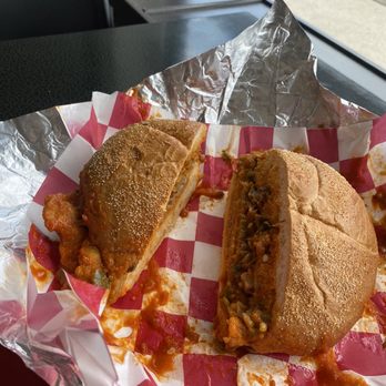 California Sandwiches - Spicy veal with provolone and mushrooms - Sandwiches Near Me - Toronto, Ontario California Sandwiches - Spicy veal with provolone and mushrooms - Sandwiches Near Me - Toronto, Ontario