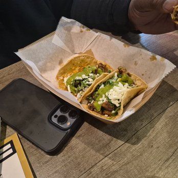 Swingers NoMad - Chix tacos - Mini Golf Near Me - New York, New York