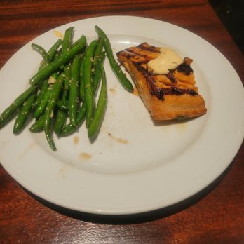 Barrett's Grill - Salmon and green beans - New American Near Me - Hunt Valley, Maryland