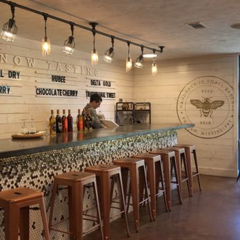 Queen's Reward Meadery - Wine Tasting Room Near Me - Tupelo, Mississippi Queen's Reward Meadery - Wine Tasting Room Near Me - Tupelo, Mississippi