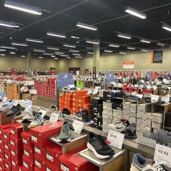 DSW DESIGNER SHOE WAREHOUSE - Updated September 2025 - 20