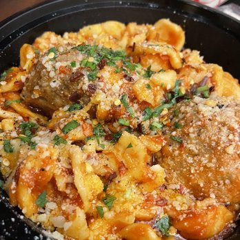 Wanderlust Wine Company - Downtown - Italian food truck in the back patio - Wine Bars Near Me - Austin, Texas Wanderlust Wine Company - Downtown - Italian food truck in the back patio - Wine Bars Near Me - Austin, Texas