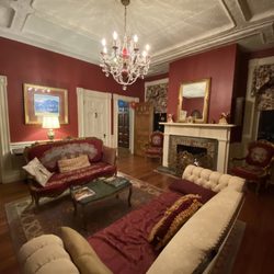 River Edge Mansion Bed & Breakfast - Living room