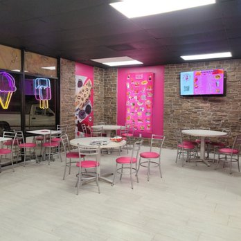 Paleteria La Michoacana De Reno - Seating area - Ice Cream & Frozen Yogurt Near Me - Sparks, Nevada