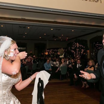 Dawn E. Roscoe Photography - Cake smashing - Photographers Near Me
