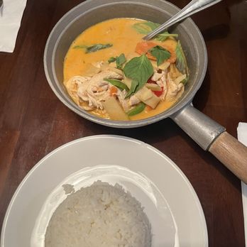 Aroy Dee Thai Kitchen - red curry with chicken - Thai Near Me - New York, New York Aroy Dee Thai Kitchen - red curry with chicken - Thai Near Me - New York, New York