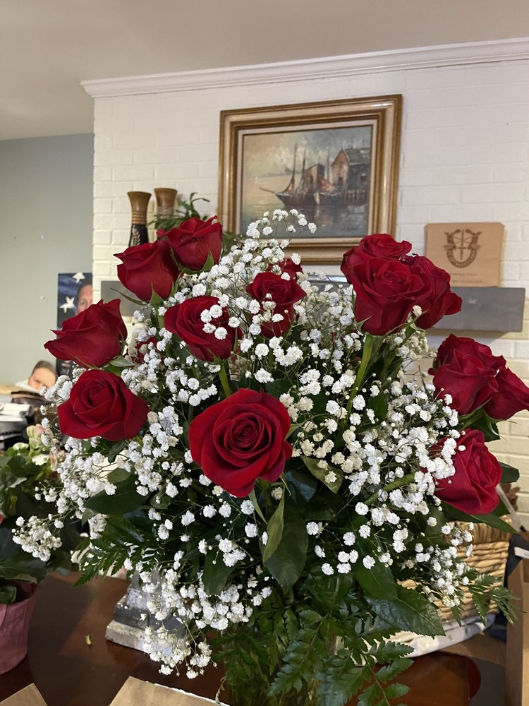 CHRISTY’S FLOWER STALL Updated September 2024 27 Photos & 19