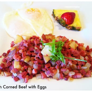 Moena Café - Fresh Corned Beef Hash with Eggs - Cafes Near Me - Honolulu, Hawaii