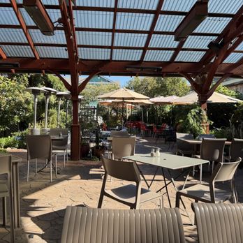 Robins Restaurant - New American Near Me - Cambria, California