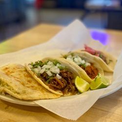 Tacos Chiwas - Gordita and tacos