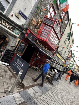 The Kings Head by null