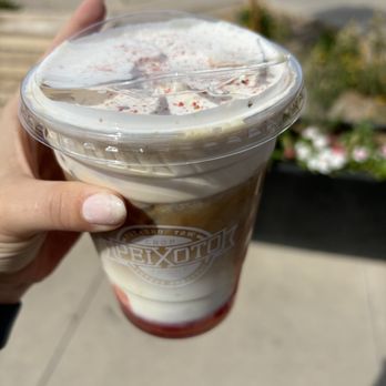Peixoto Coffee - Raspberry pistachio iced latte - Coffee Roasteries Near Me - Gilbert, Arizona