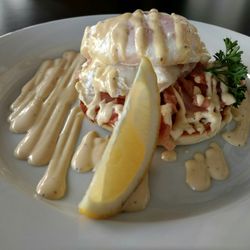 Serenity Cafe - Salmon benedict