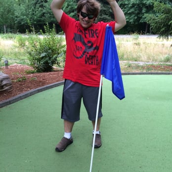 Rainbow Run Putting Course - Hole in one! - Mini Golf Near Me - Redmond, Washington
