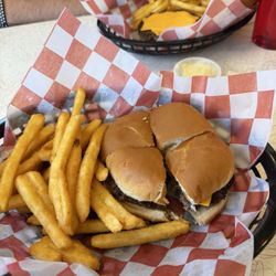 Penny's Diner - Kids cheeseburger
