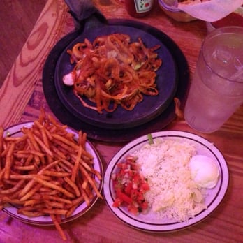 Border Cafe - Chicken fajita and shoe string fries - Mexican Near Me - Burlington, Massachusetts Border Cafe - Chicken fajita and shoe string fries - Mexican Near Me - Burlington, Massachusetts