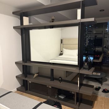 The Elser Hotel - Mirror/tv - Hotels Near Me - Miami, Florida The Elser Hotel - Mirror/tv - Hotels Near Me - Miami, Florida