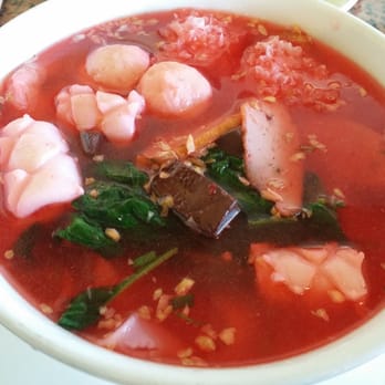 Tantawan Thai Kitchen - Yen Ta Fo ($8.95) - Large rice noodles with shrimp, calamari, fish cake, fish balls, pork blood cubes, and white seaweed in pink miso broth - Thai Near Me - Rosemead, California