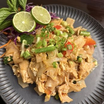 Thai Curry Restaurant - This is the Drunken noodles with chicken. - Thai Near Me - San Antonio, Texas Thai Curry Restaurant - This is the Drunken noodles with chicken. - Thai Near Me - San Antonio, Texas