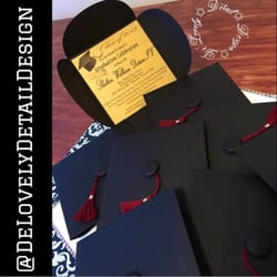 De'lovely Detail Design - Graduation Cap 5"x 5" Party Invitation/Announcement