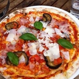 Pizza Special Aubegine, truffle shavings Pizza Special Aubegine, truffle shavings