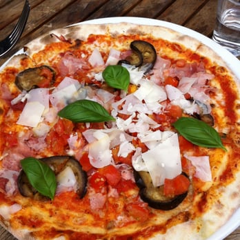 Vapiano - Pizza Special Aubegine, truffle shavings - Italian Near Me - London, XGL Vapiano - Pizza Special Aubegine, truffle shavings - Italian Near Me - London, XGL