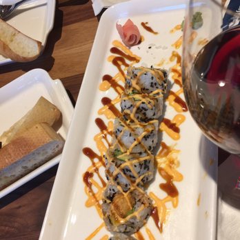 Earls Kitchen + Bar - Shrimp crunch roll - New American Near Me - Orlando, Florida