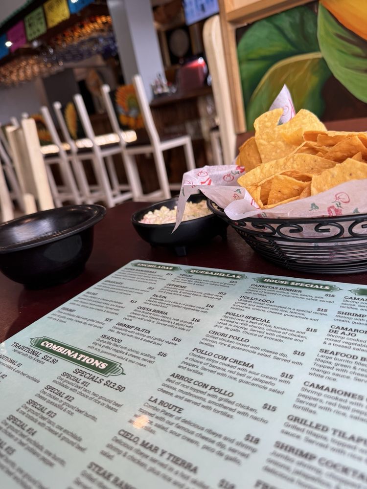 Social spots from Los Girasoles