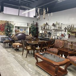 Furniture, lamps, accessories and paintings, and pictures room. Furniture, lamps, accessories and paintings, and pictures room.