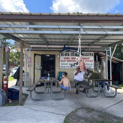 Knight's Marina - Fuel dock & store