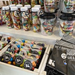 KandJu - Pre made buckets of candy