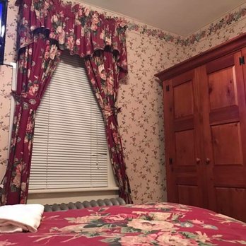 Brookview Manor Inn - "Romantic Casual Country" room - Bed & Breakfast Near Me - Canadensis, Pennsylvania Brookview Manor Inn - "Romantic Casual Country" room - Bed & Breakfast Near Me - Canadensis, Pennsylvania