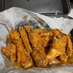 I had them give me a mix of mild and lemon pepper cooked extra crispy and they came out