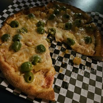 Binks - 10/13/2025 - The free pizza we got. My friend ate the olives and I ate the pineapple pizza. - Pubs Near Me - Portland, Oregon Binks - 10/13/2025 - The free pizza we got. My friend ate the olives and I ate the pineapple pizza. - Pubs Near Me - Portland, Oregon