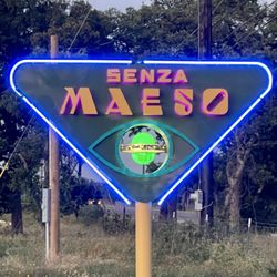 Senza Maeso - Neon sign on FM 32, not far from RR 12.