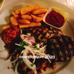 elio - Mix Grill...mit Gyros anstatt Lammkotelett da dies aus war an einem Freitag um 18:30 Uhr...