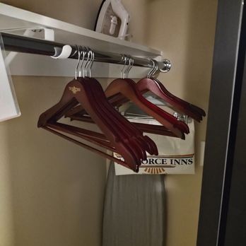 Westwind Inn - Iron, ironing board and ample hangers included. - Hotels Near Me - Fairfield, California